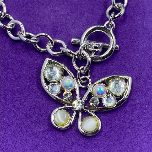 💛 Silver Tone Butterfly Crystal Charm Bracelet - Picture 2 of 4